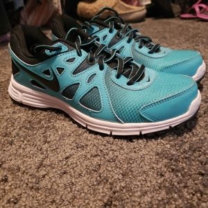 Nike revolution 2 size 8
